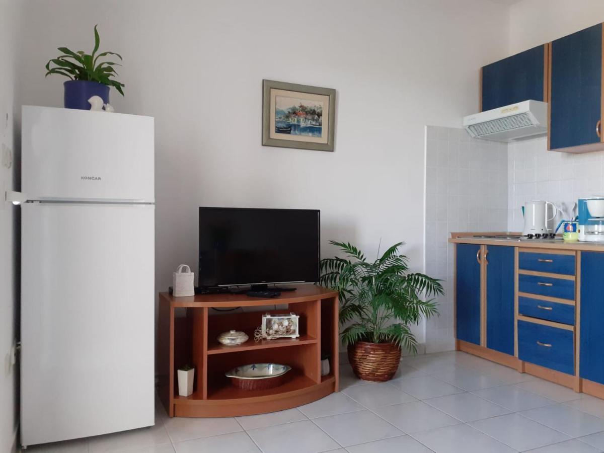 Apartments Borovina Бол Экстерьер фото